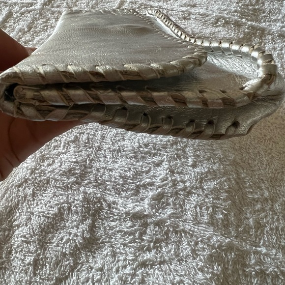 KARIM BOURIAD MARRAKECH SILVER METALLIC LEATHER CLUTCH BAG. - Picture 9 of 10